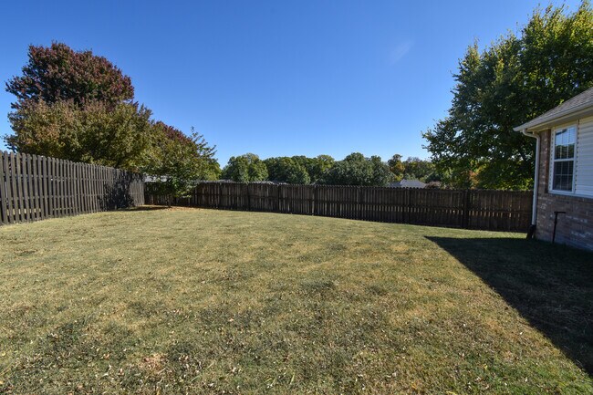 Building Photo - 701 Earls Ct