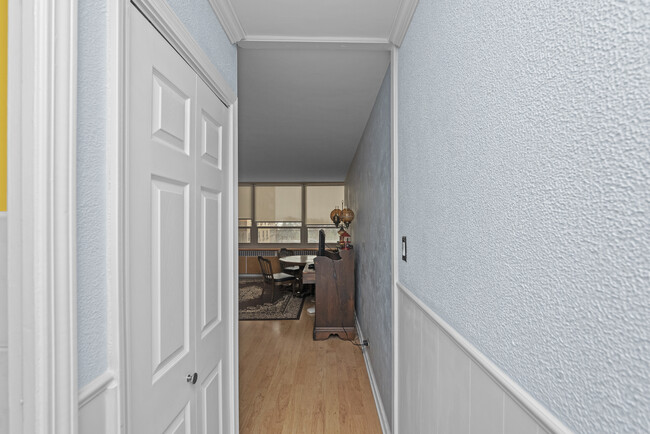 Building Photo - 3950 N Lake Shore Dr