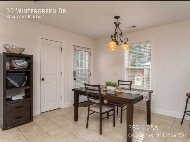 Building Photo - 39 Wintergreen Dr