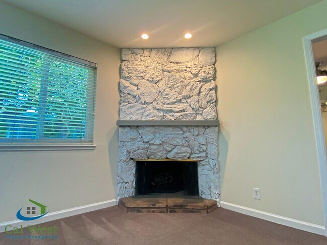 Building Photo - 4346 Glenmont Dr