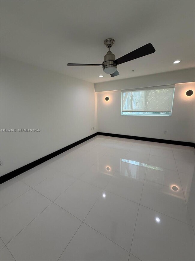 Building Photo - 2699 Tigertail Ave