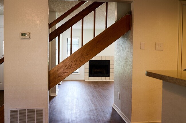Building Photo - 900 Kilkenny Ct