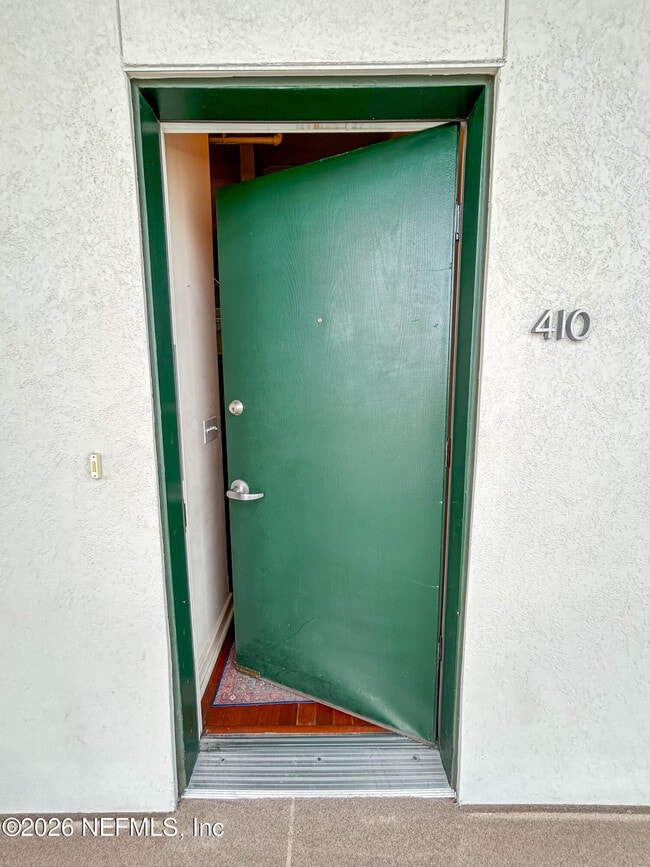 Building Photo - 1661 Riverside Ave