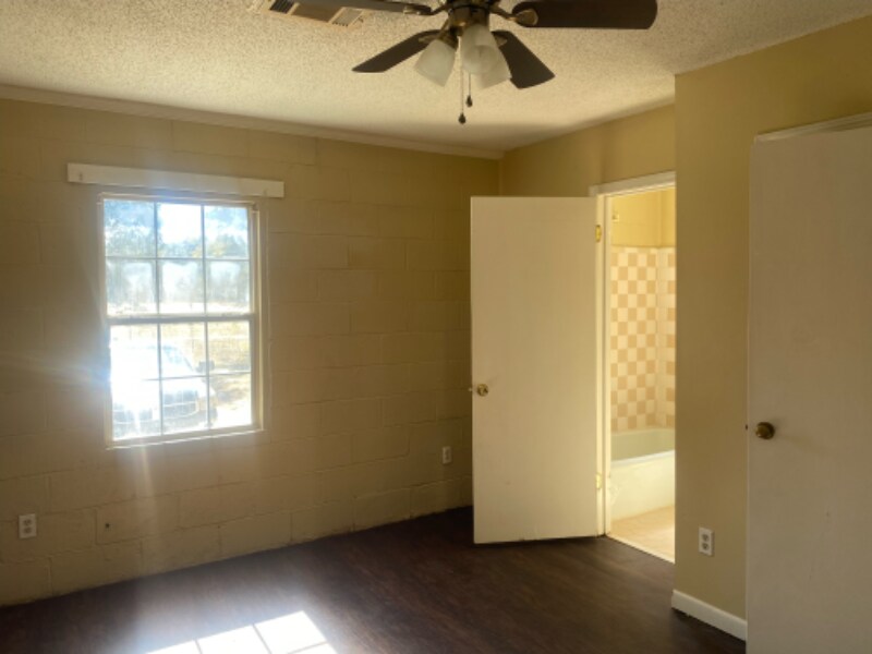 Building Photo - 410 Wells Ave