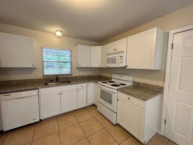 Building Photo - 3BR/2BA Single Family Home with Large Backyard in Winter Park!