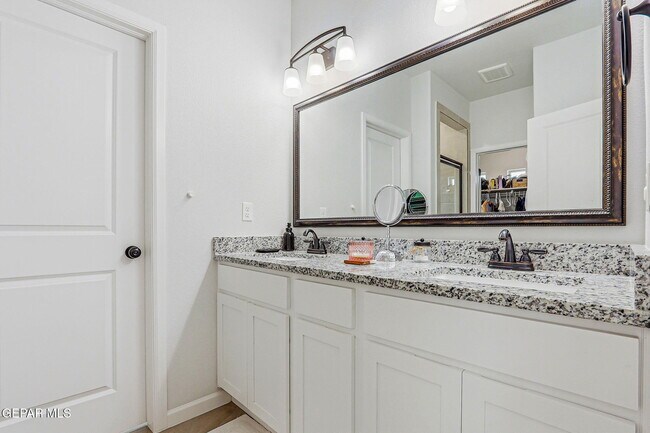 Building Photo - 6556 Ta Suil Pl