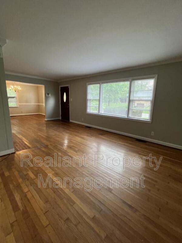 Building Photo - 1940 Pershing Rd