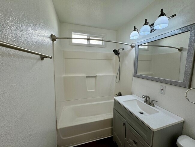 Building Photo - Charming 3-Bedroom Home in North Highlands...