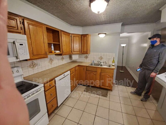 Building Photo - 5757 Cromley Dr