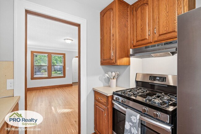 Building Photo - Recently Remodeled 2 Bedroom Home