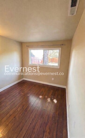 Building Photo - 1936 Shoreview Ave