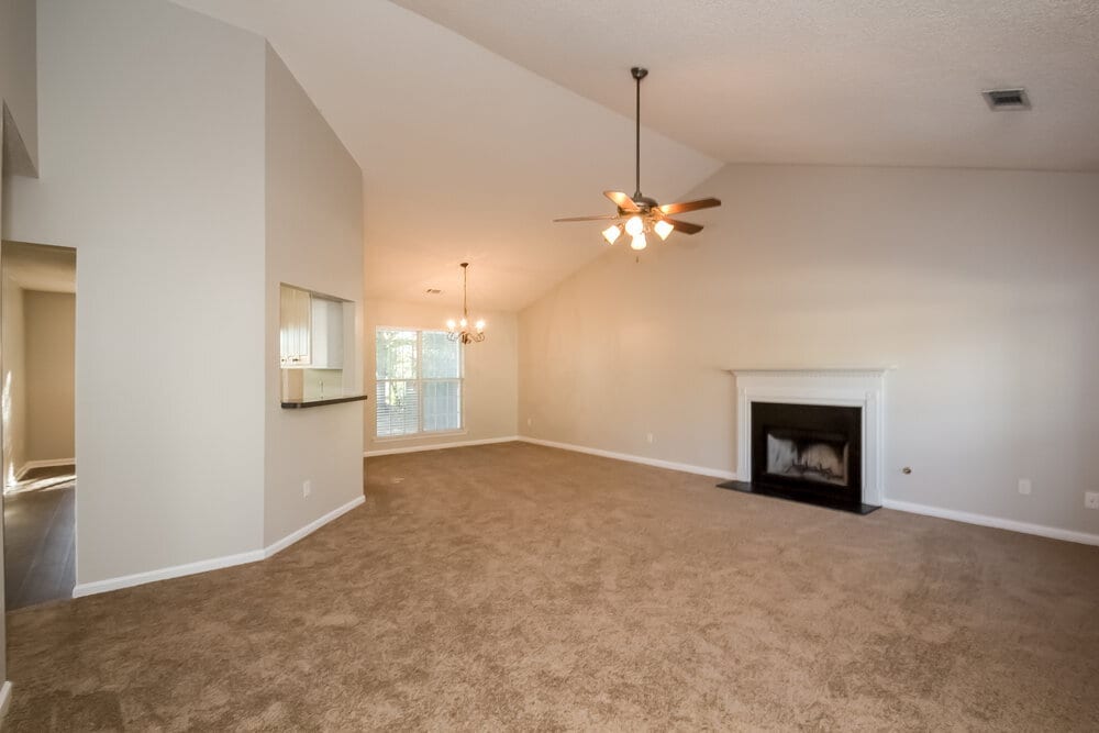 Building Photo - 310 The Gables Dr