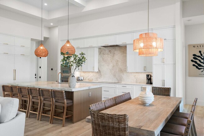 Building Photo - 745 103rd Ave N