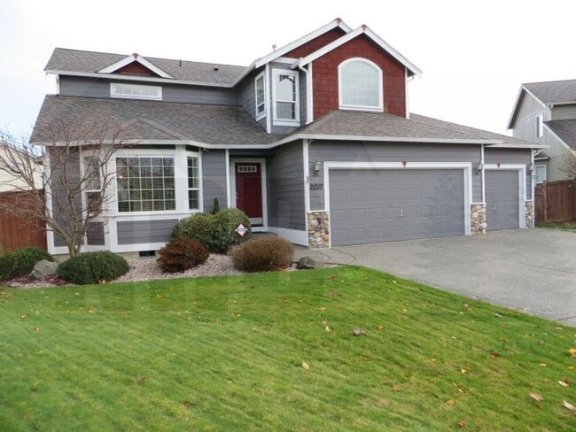 Building Photo - Gorgeous 4 bedroom House in a highly desir...