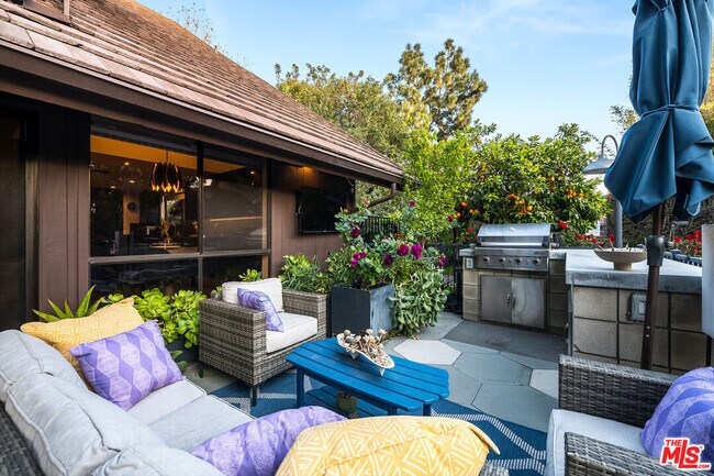 Building Photo - 4635 N Clybourn Ave