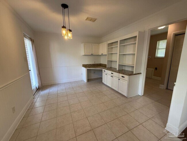 Building Photo - 905 Poinciana Dr