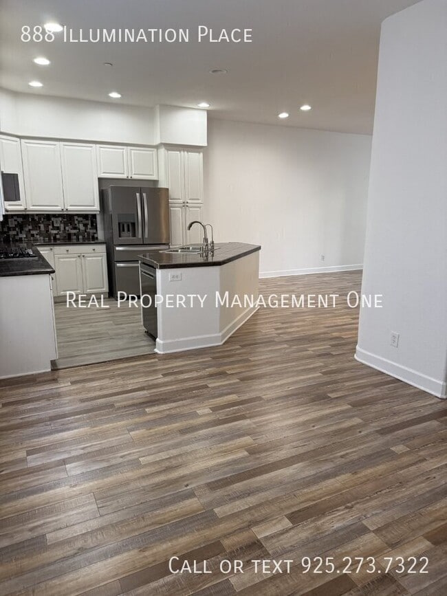 Building Photo - 888 Illumination Pl