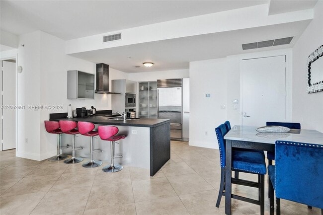 Building Photo - 18201 Collins Ave