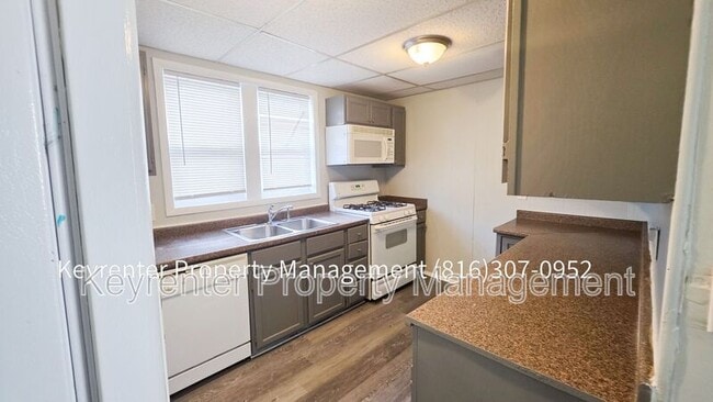 Building Photo - 142 N Bellaire Ave