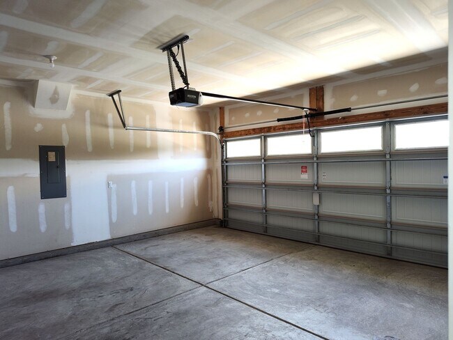 Building Photo - Move-in Ready home Located in The Parkside...