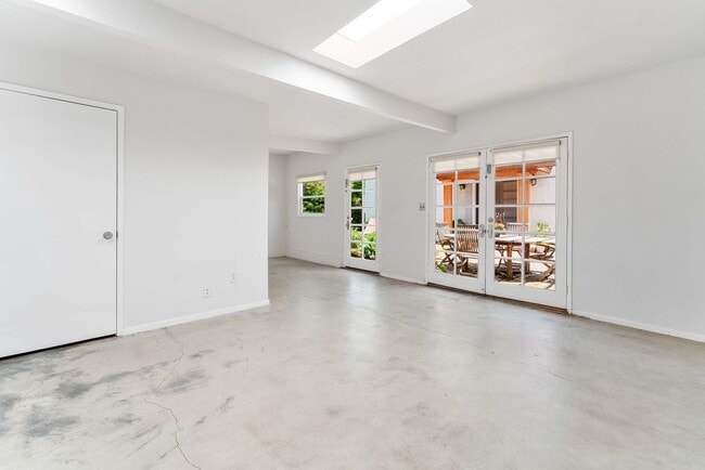 Building Photo - Incredible 4 bd 3 ba home