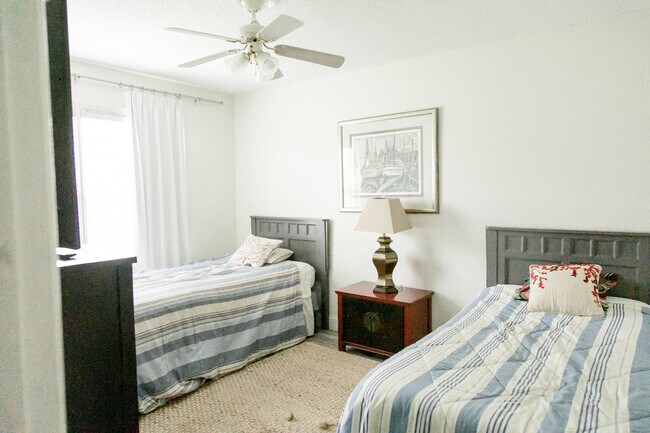 Building Photo - 509 Rivera Dr