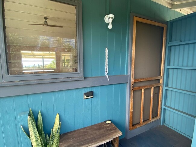 Building Photo - Charming Vintage 3-Bedroom, 1-Bath Home in Waimea