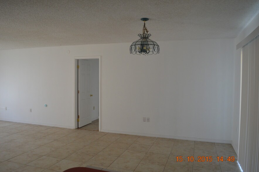 Living room - 12373 Shafton Rd