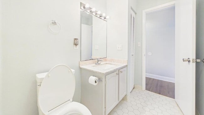 Building Photo - 301 Lullwater Dr