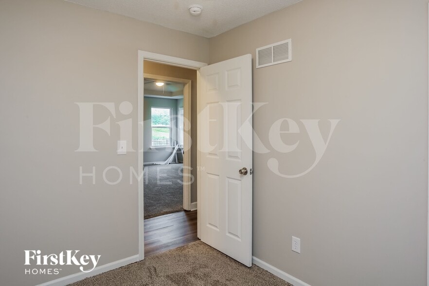 Building Photo - 1034 Bunting Ln