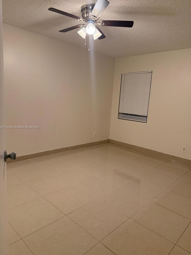 Building Photo - 9999 Summerbreeze Dr