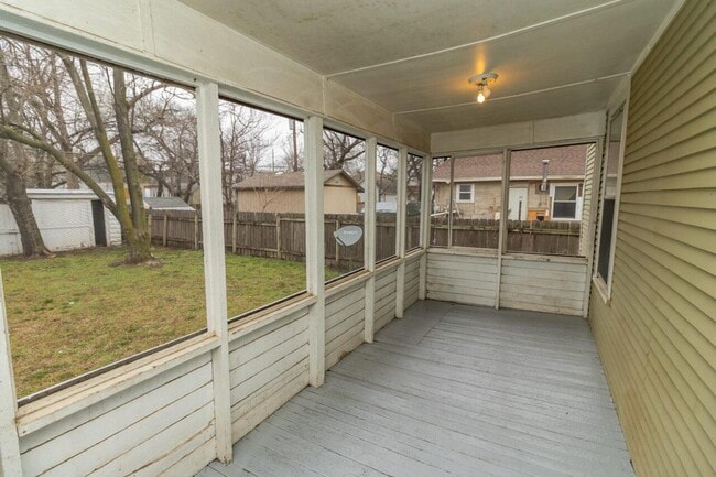 Building Photo - 1219 S Main St