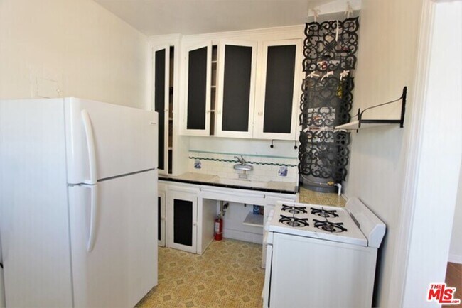 Building Photo - 6656 Vista Del Mar