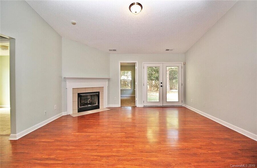 Building Photo - Room in Single Family Home on Tom Hunter Rd