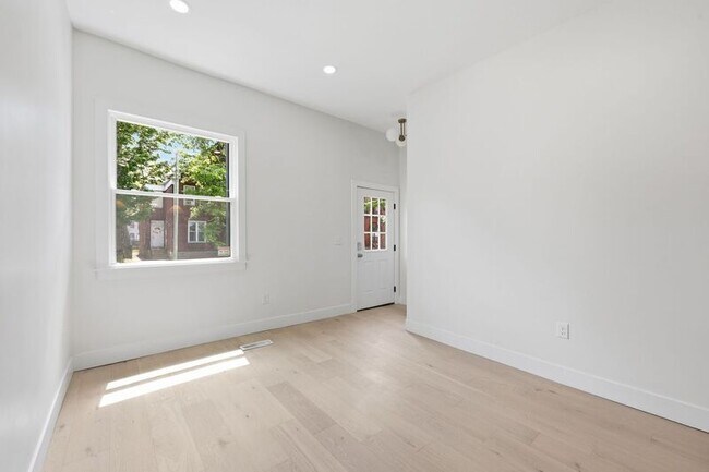 Building Photo - 830-834 Oak Street