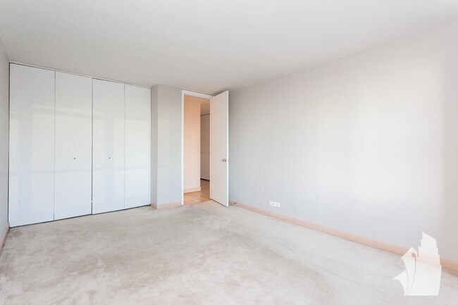 Building Photo - 1 bedroom in Chicago IL 60613