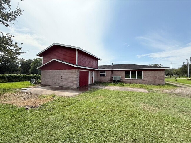 Building Photo - 2626 Woodland St