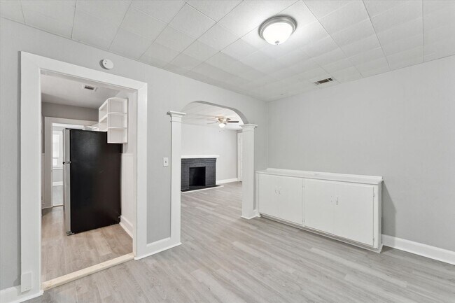 Building Photo - 2102 E 41st St