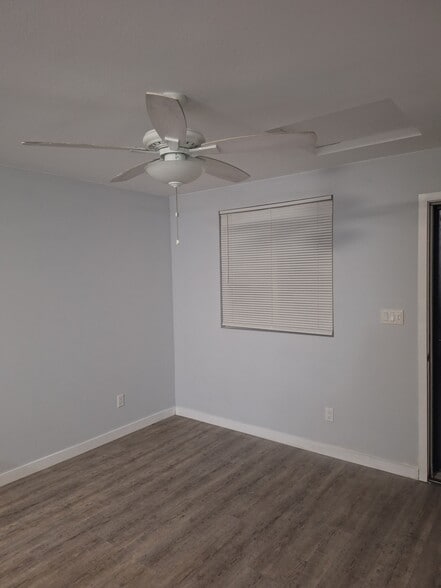 Living room - 550 W 106th St