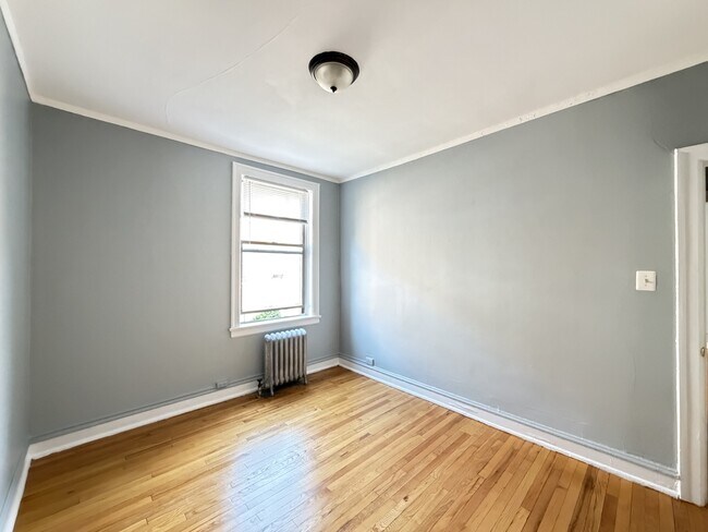 Building Photo - 1371 W Estes Ave