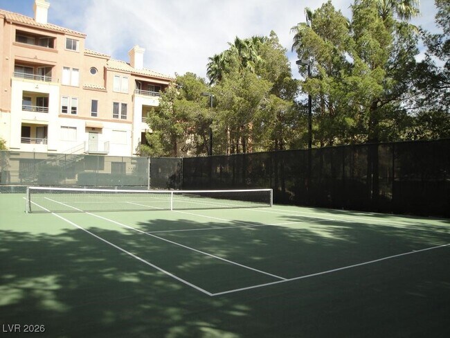 Building Photo - 220 E Flamingo Rd