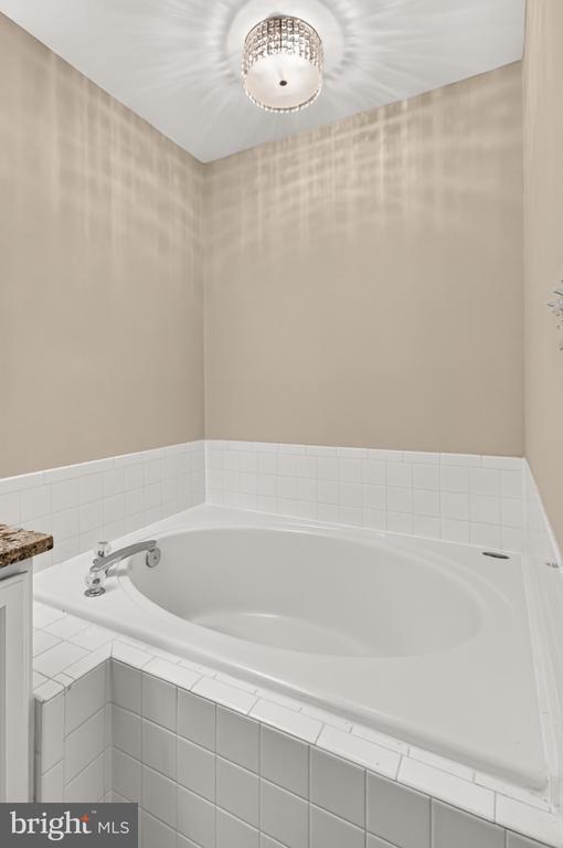 Building Photo - 6126 Madison Crest Ct