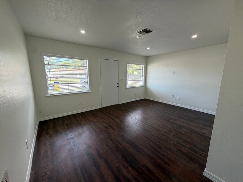 Building Photo - 4454 Whitetail Ln