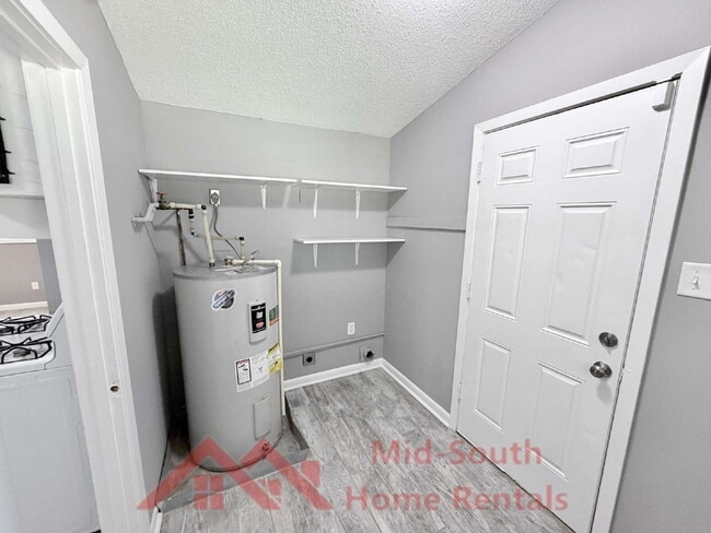 Building Photo - 1775 Colonial Hills Dr