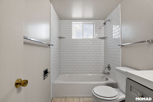 Building Photo - 6502 N 17th Ave