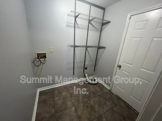 Building Photo - 6381 Klondike River Rd