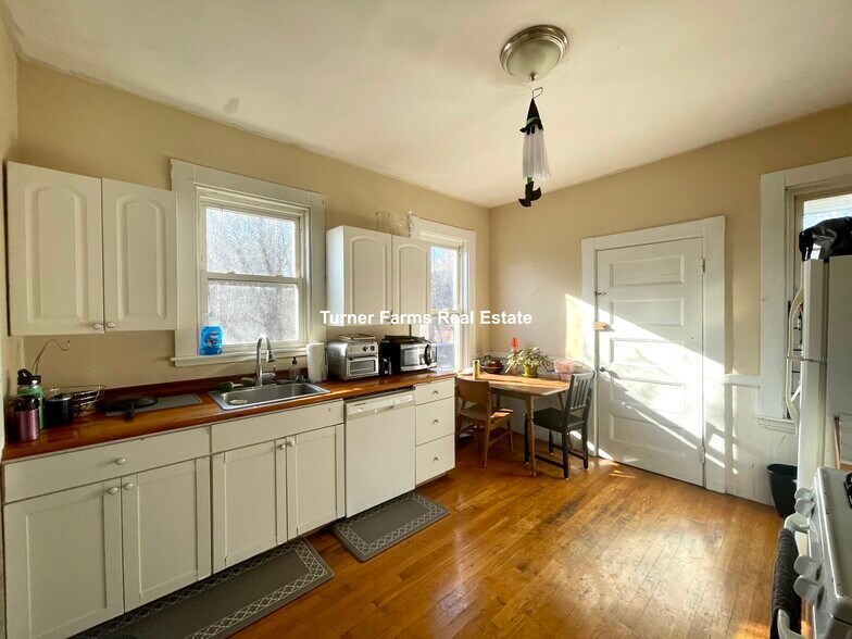 Building Photo - 803 Parker St