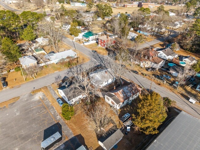 Building Photo - 503 E 5th St