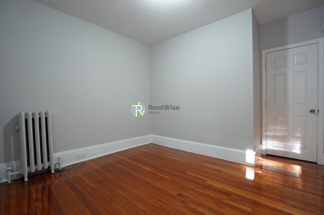 Building Photo - 146 Chiswick Rd