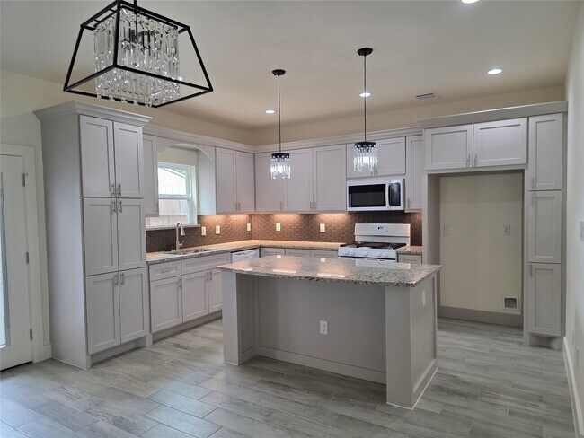 Building Photo - 2142 De Soto St